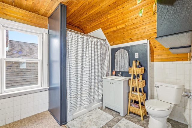 857 Rose Avenue E, Saint Paul, MN 55106