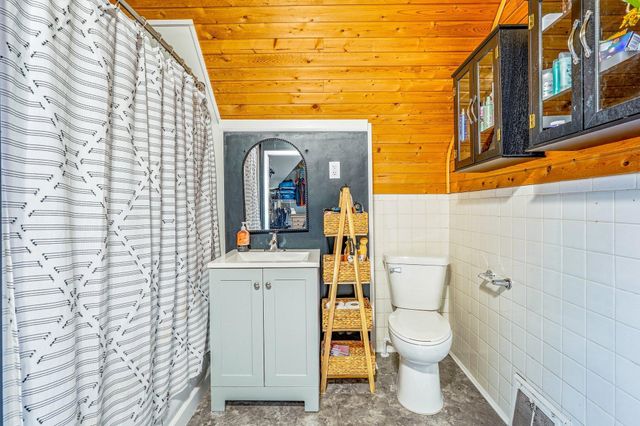 857 Rose Avenue E, Saint Paul, MN 55106