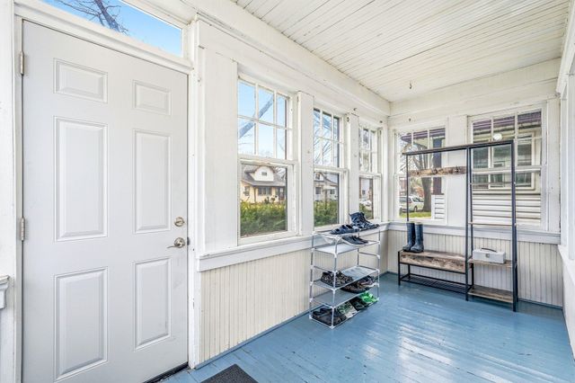 857 Rose Avenue E, Saint Paul, MN 55106