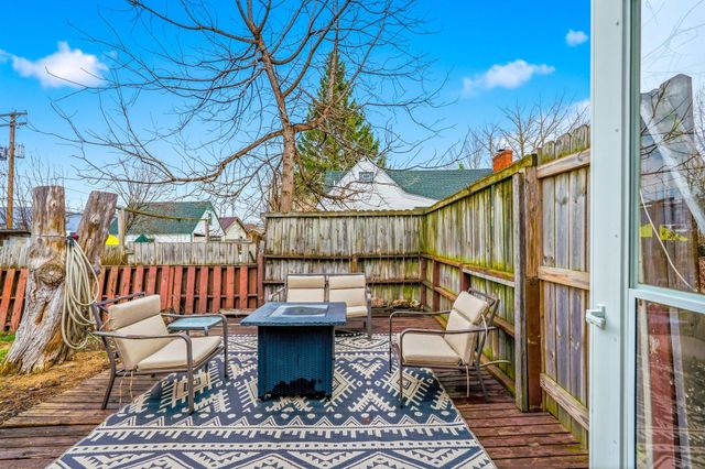 857 Rose Avenue E, Saint Paul, MN 55106