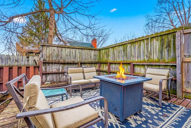 857 Rose Avenue E, Saint Paul, MN 55106