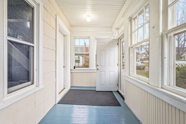 857 Rose Avenue E, Saint Paul, MN 55106