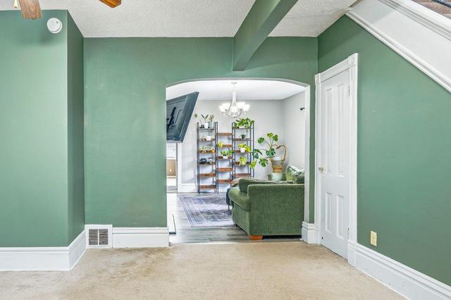 857 Rose Avenue E, Saint Paul, MN 55106