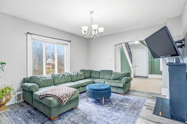 857 Rose Avenue E, Saint Paul, MN 55106