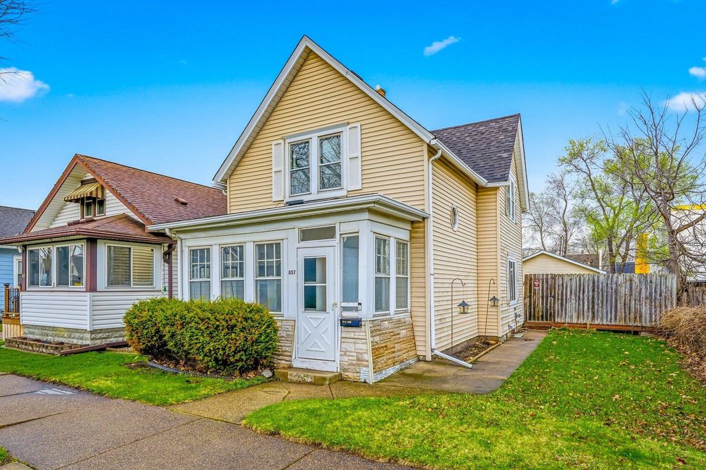 857 Rose Avenue E, Saint Paul, MN 55106