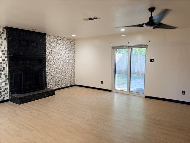 118 Country Bend Drive, Duncanville, TX 75137