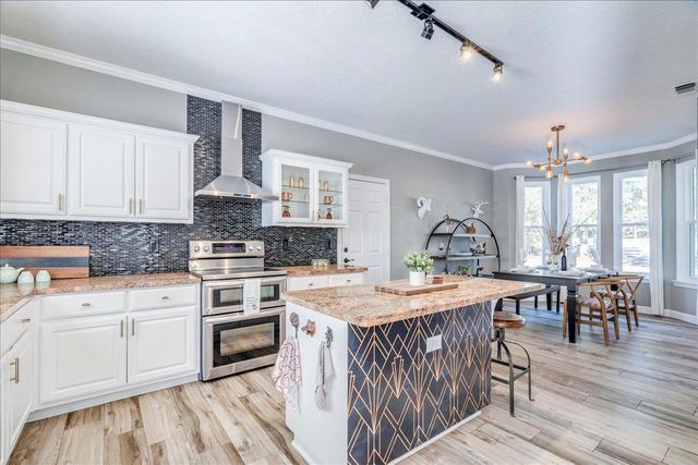 171 N Pin Oak XING, Elgin, TX 78621