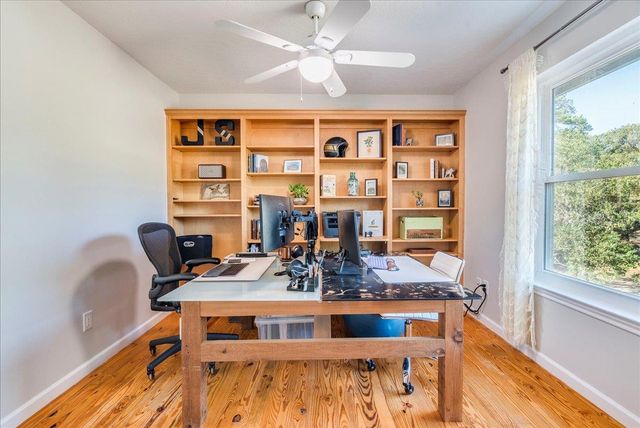 171 N Pin Oak XING, Elgin, TX 78621