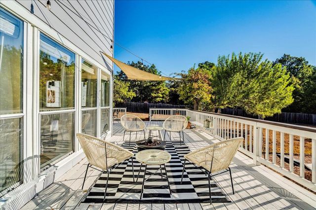 171 N Pin Oak XING, Elgin, TX 78621