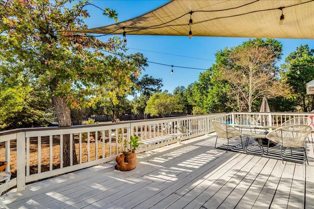 171 N Pin Oak XING, Elgin, TX 78621