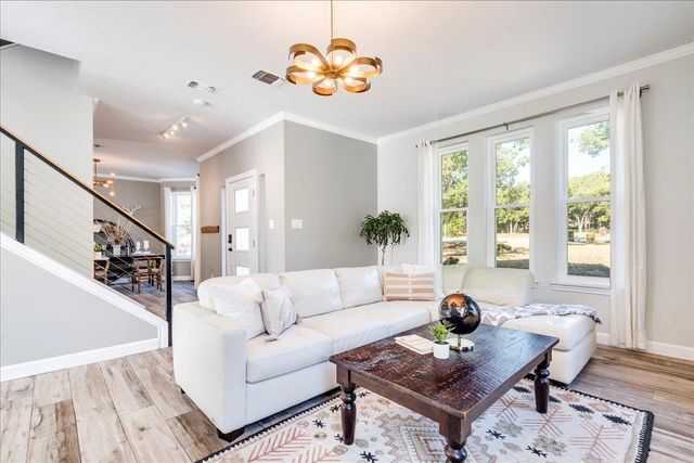 171 N Pin Oak XING, Elgin, TX 78621