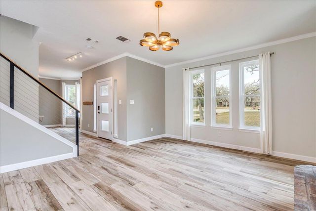 171 N Pin Oak XING, Elgin, TX 78621