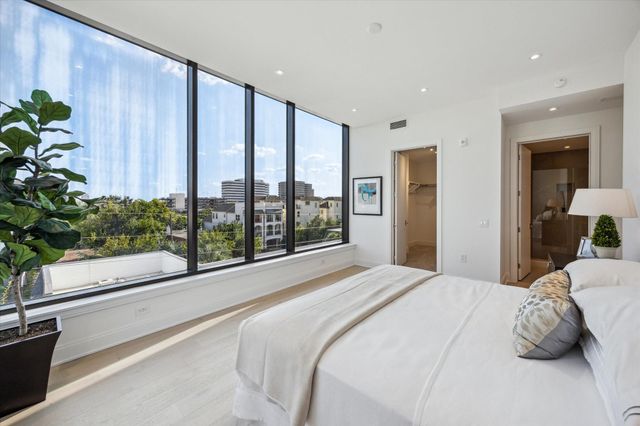 2323 W Main Street 402, Houston, TX 77098