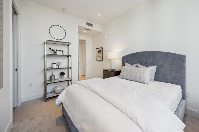 2323 W Main Street 402, Houston, TX 77098