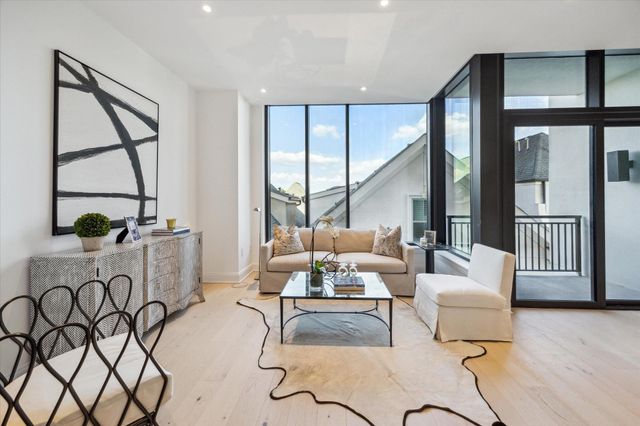 2323 W Main Street 402, Houston, TX 77098