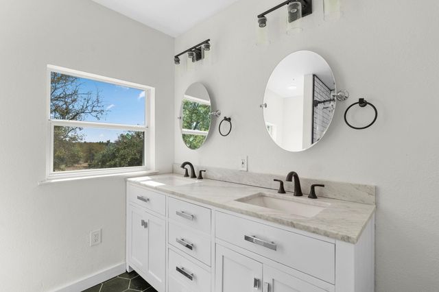 1501 Beaver LN, Florence, TX 76527