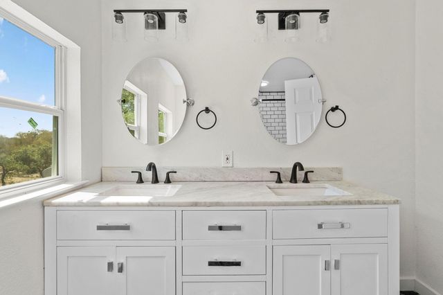 1501 Beaver LN, Florence, TX 76527