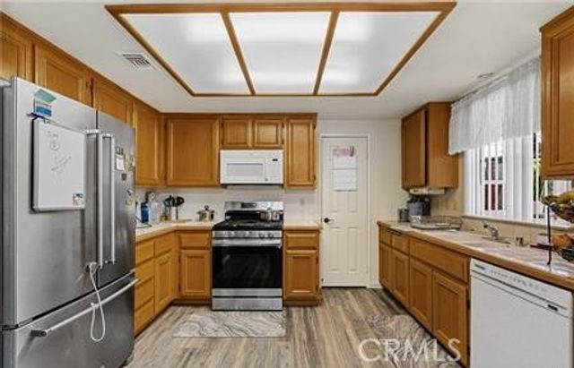 2906 Summer Set Cir, Banning, CA 92220