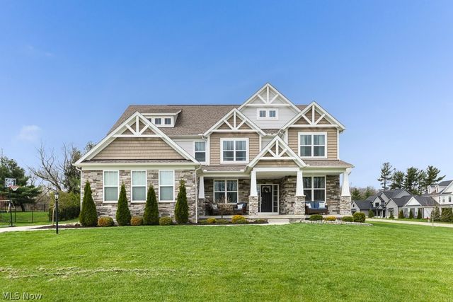 1316 Skyland Falls Boulevard, Hinckley, OH 44233