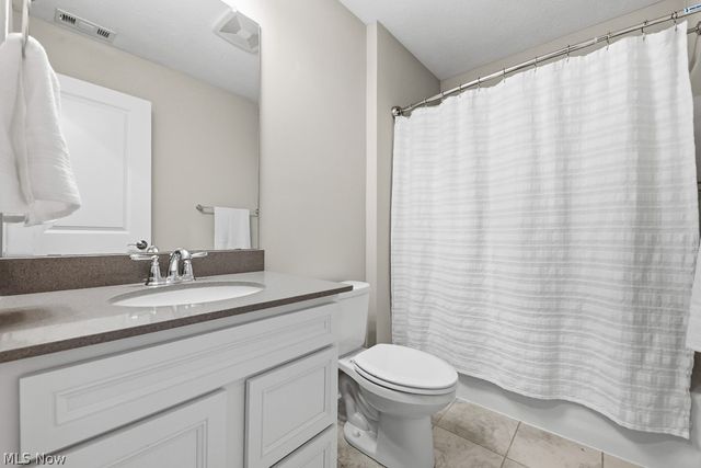 1316 Skyland Falls Boulevard, Hinckley, OH 44233