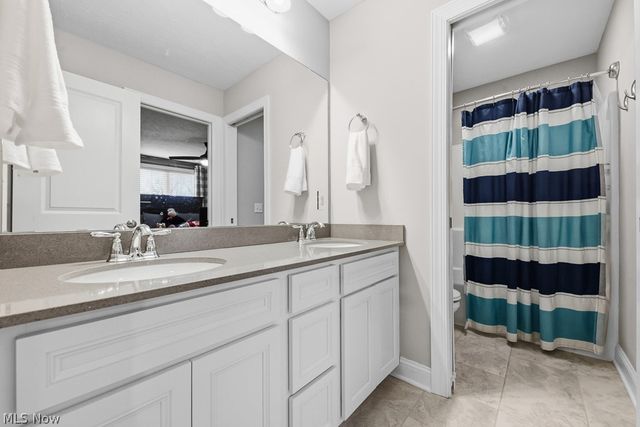 1316 Skyland Falls Boulevard, Hinckley, OH 44233