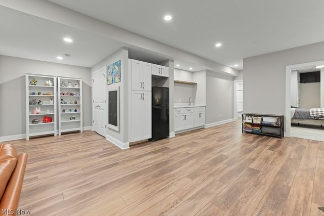 1316 Skyland Falls Boulevard, Hinckley, OH 44233