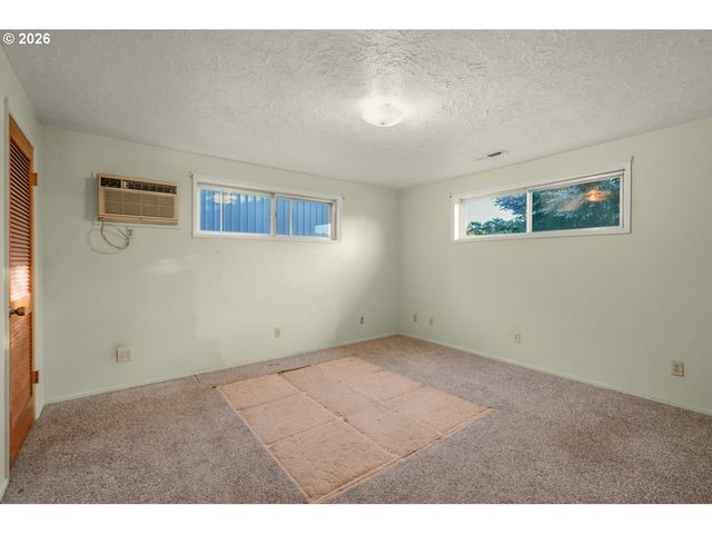 21425 Se BOHNA PARK Rd, Damascus, OR 97089