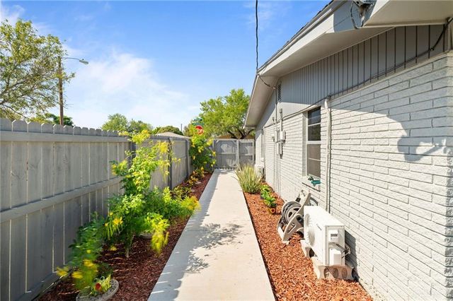 400 N Mayberry Boulevard, Mission, TX 78573