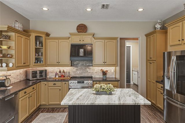 37405 HIGHRIDGE DRIVE, Dade City, FL 33525