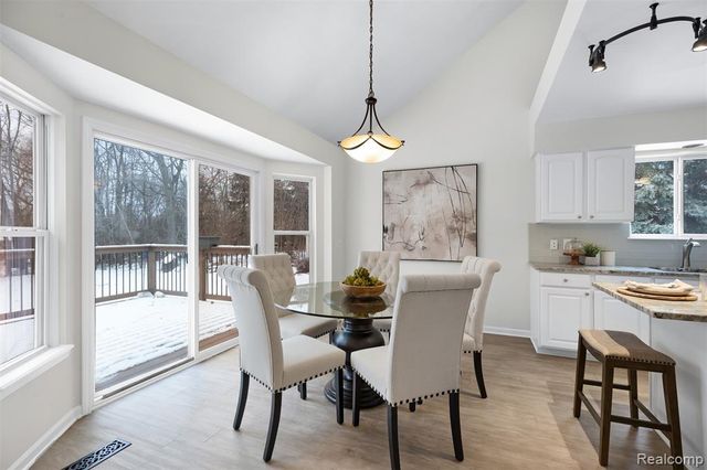 1614 High Pointe Drive, Oxford, MI 48371