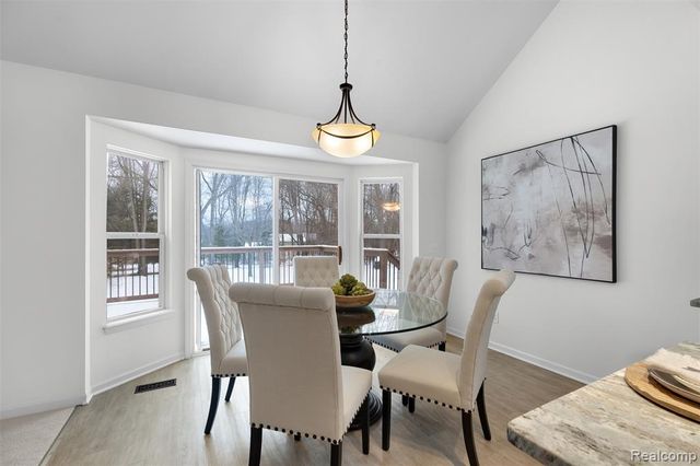 1614 High Pointe Drive, Oxford, MI 48371