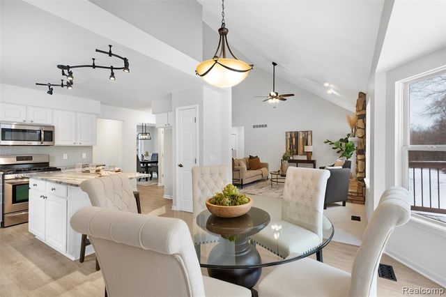 1614 High Pointe Drive, Oxford, MI 48371