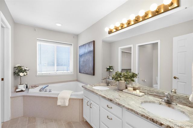 1614 High Pointe Drive, Oxford, MI 48371