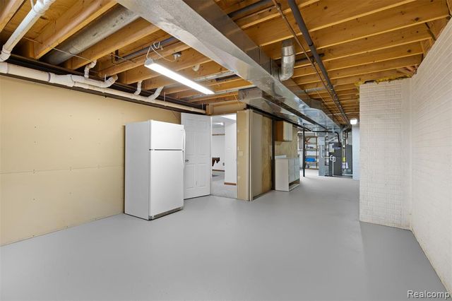 1614 High Pointe Drive, Oxford, MI 48371