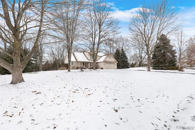 1614 High Pointe Drive, Oxford, MI 48371