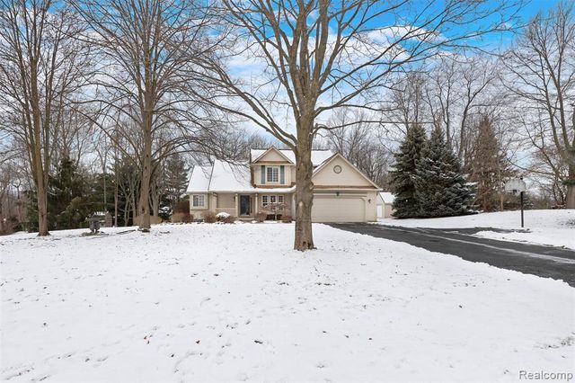 1614 High Pointe Drive, Oxford, MI 48371