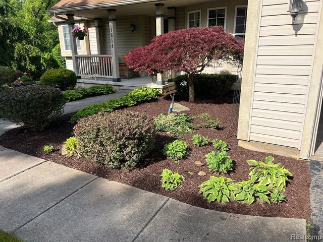 1614 High Pointe Drive, Oxford, MI 48371