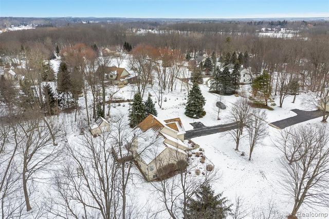 1614 High Pointe Drive, Oxford, MI 48371