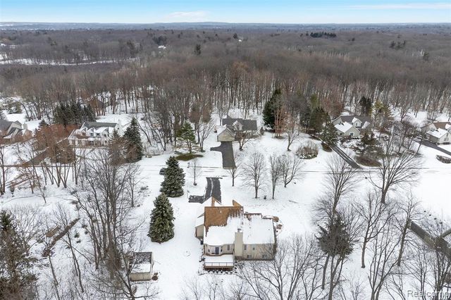 1614 High Pointe Drive, Oxford, MI 48371