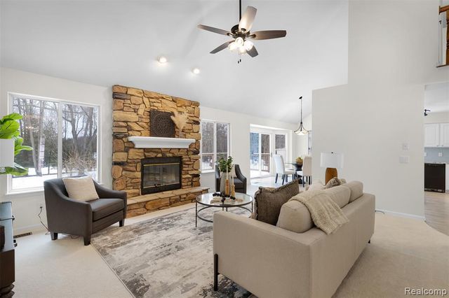 1614 High Pointe Drive, Oxford, MI 48371