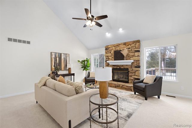 1614 High Pointe Drive, Oxford, MI 48371