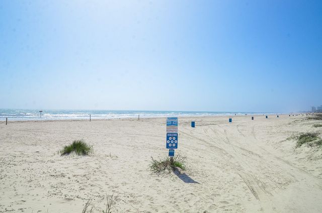 6102 Seawall Boulevard 102B, Galveston, TX 77551