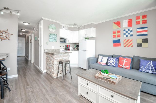 6102 Seawall Boulevard 102B, Galveston, TX 77551