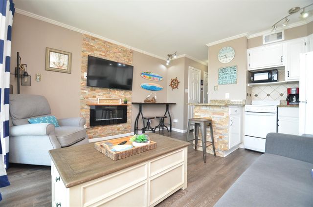 6102 Seawall Boulevard 102B, Galveston, TX 77551