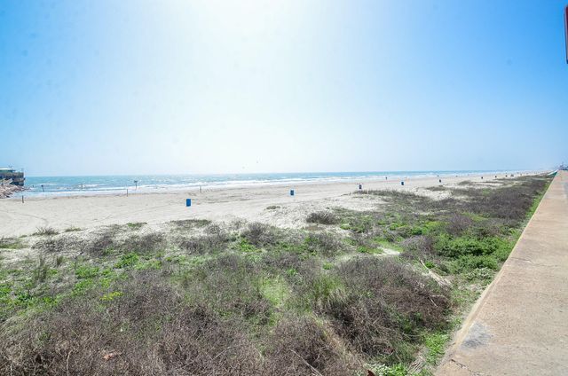 6102 Seawall Boulevard 102B, Galveston, TX 77551