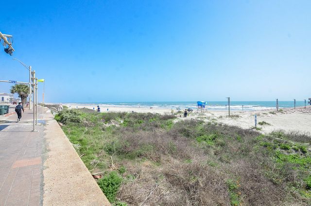 6102 Seawall Boulevard 102B, Galveston, TX 77551