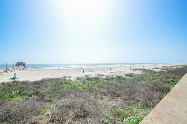 6102 Seawall Boulevard 102B, Galveston, TX 77551
