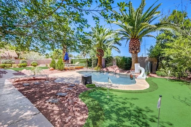 2500 Wimbledon Drive, Las Vegas, NV 89107