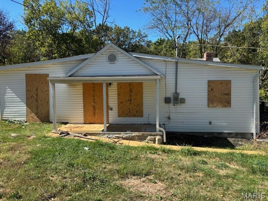 513 W Mineral Street, De Soto, MO 63020