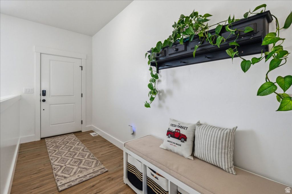 Image 5 of property listing at 628 S 380 E, Smithfield, UT 84335